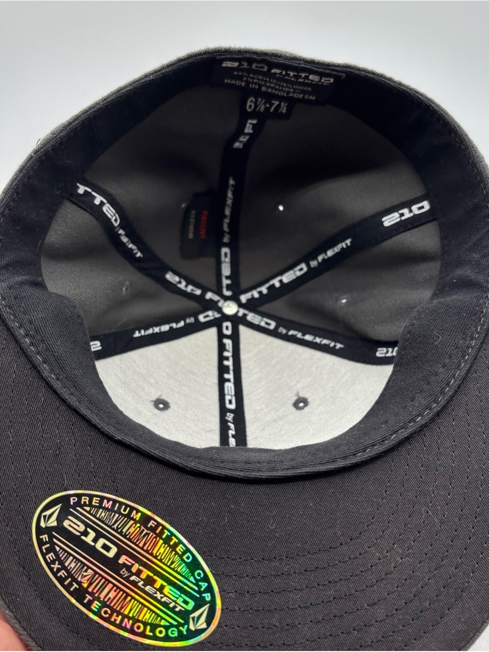 Volcom 210 Fitted Hat Flexfit Men’s Grey S/M 6 7/8 - 7 1/4 Stone Logo Flat Bill - Picture 9 of 9